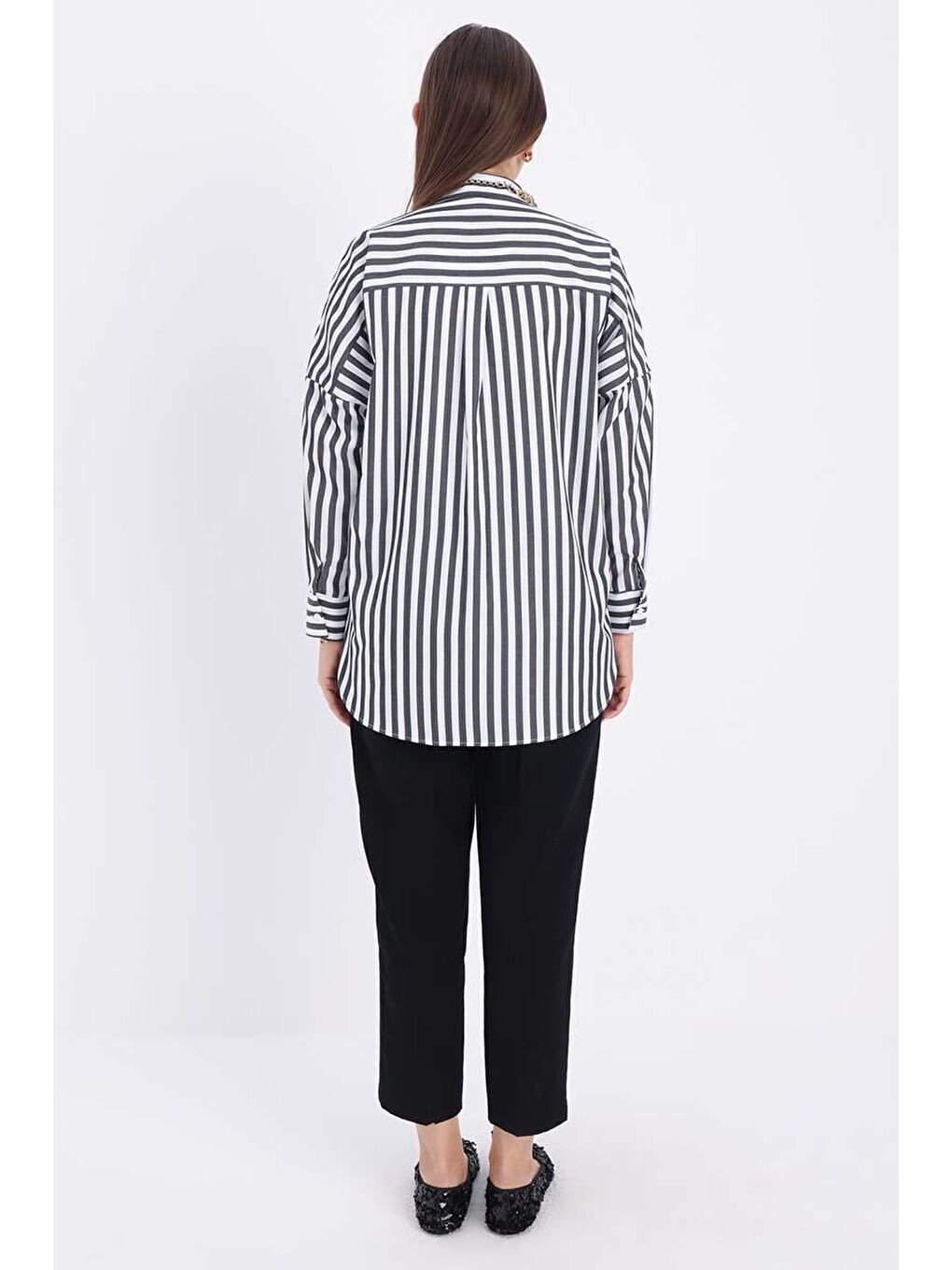 Beyaz-Siyah-Oversize Basic Gömlek-3