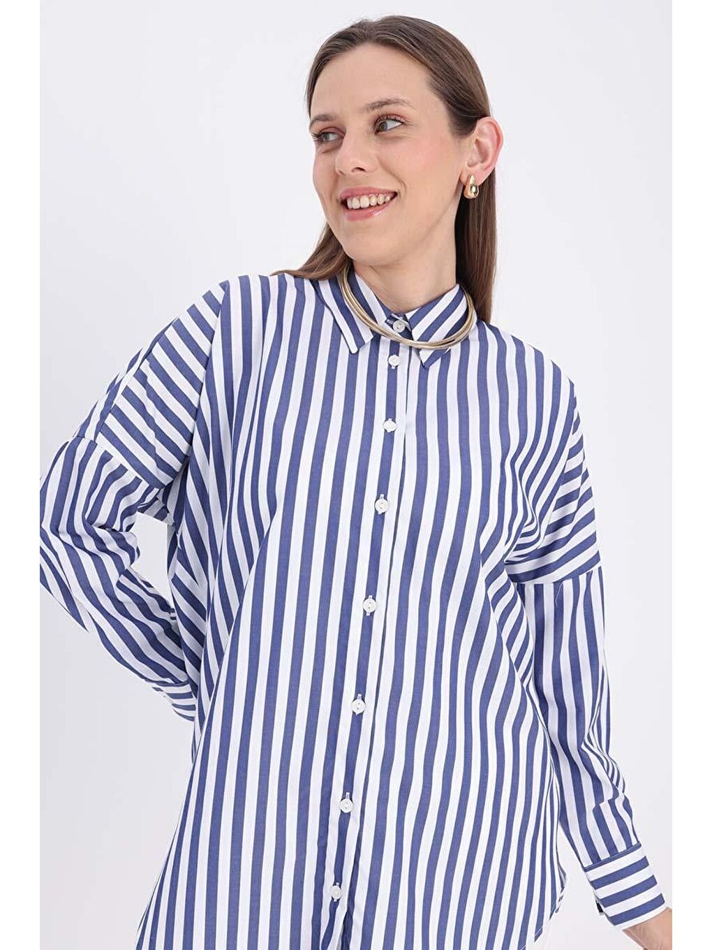 Beyaz-Lacivert-Oversize Basic Gömlek