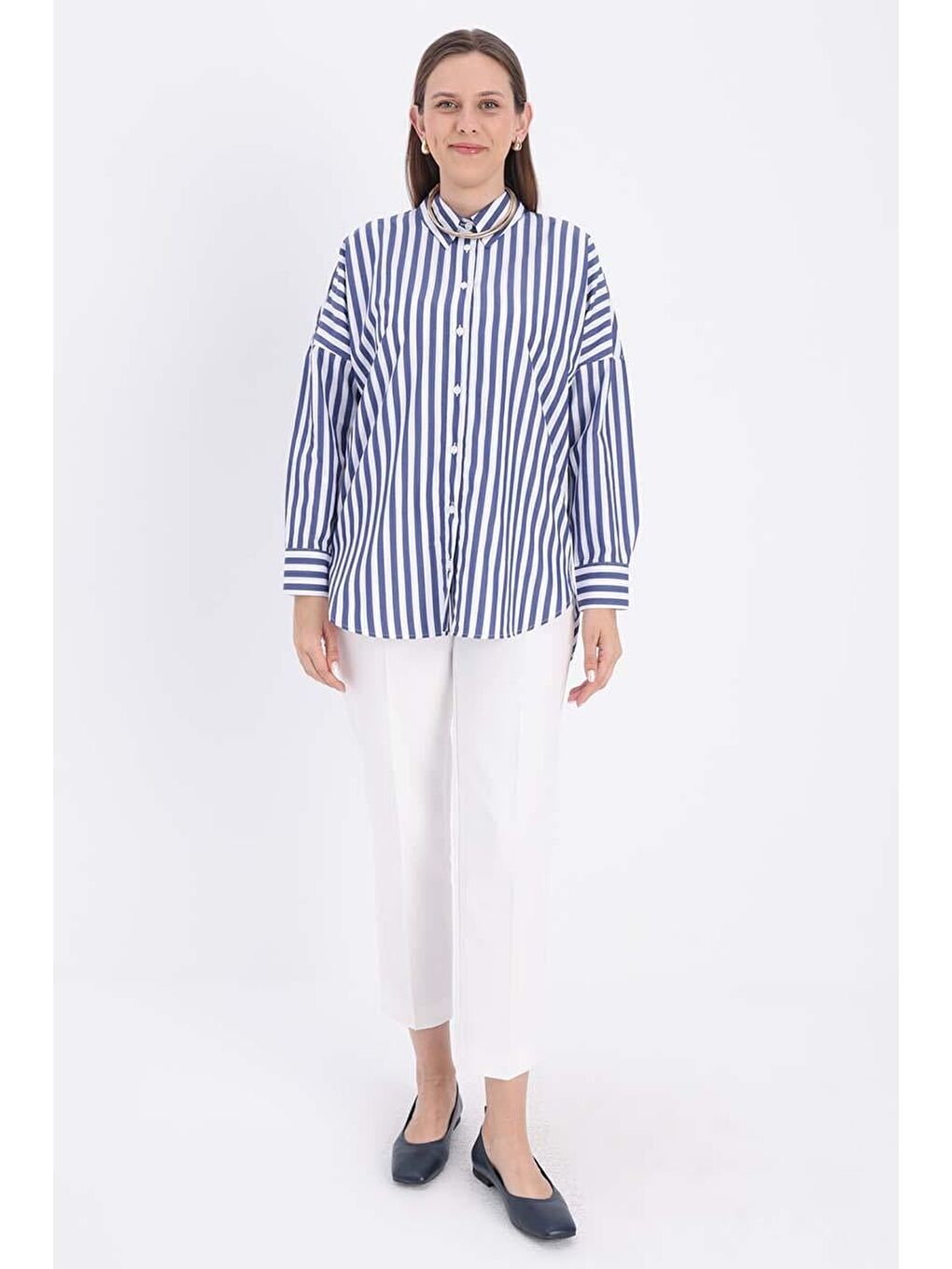 Beyaz-Lacivert-Oversize Basic Gömlek-1