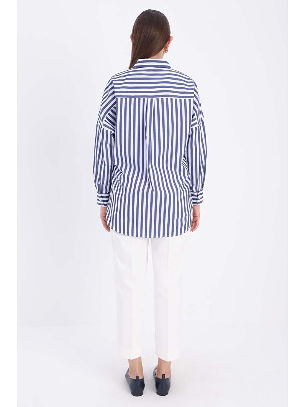 Beyaz-Lacivert-Oversize Basic Gömlek-3