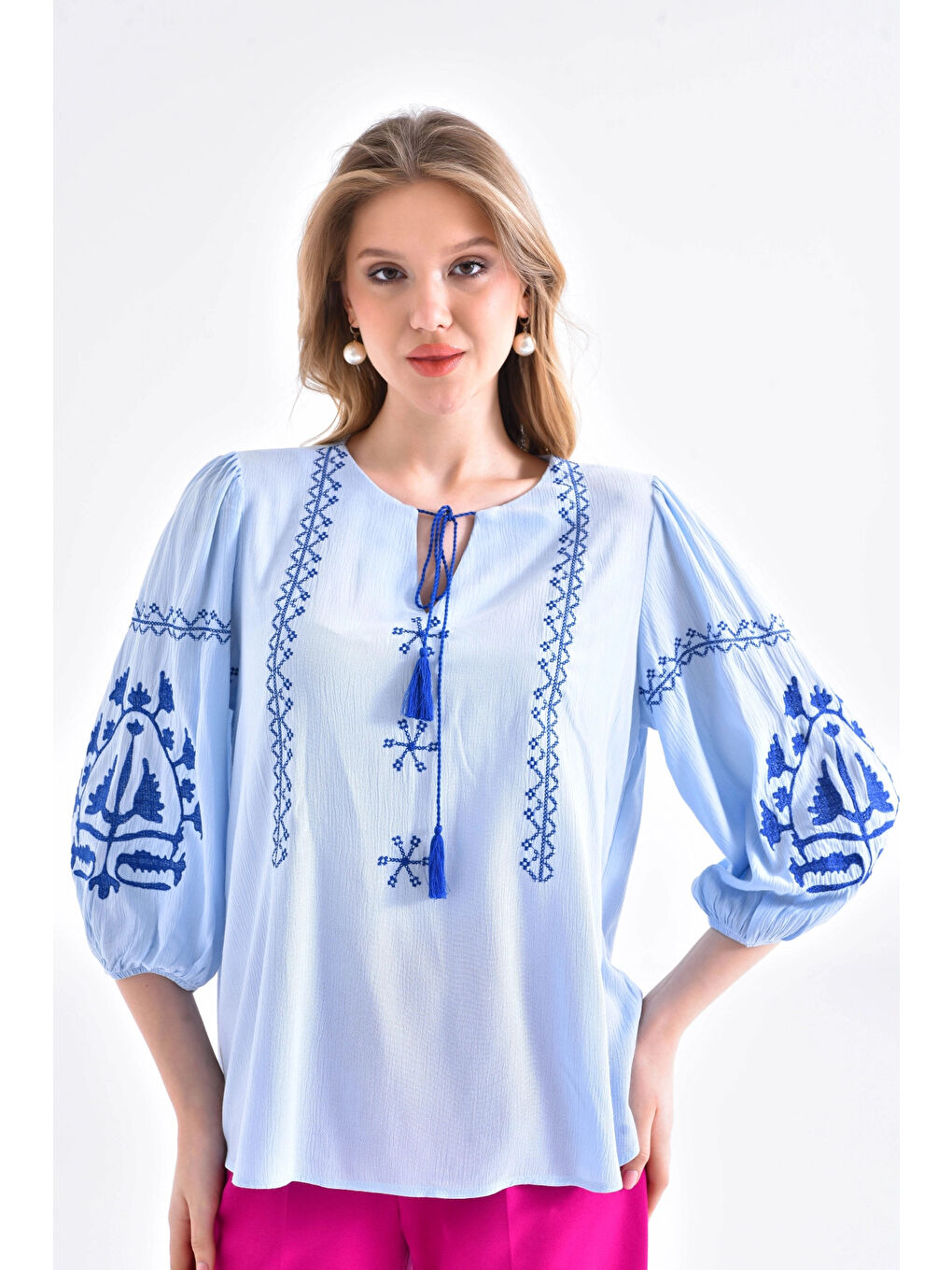 Mavi Kadın Nakış İşlemeli Bağcıklı Uzun Kol Dokuma Bluz-2