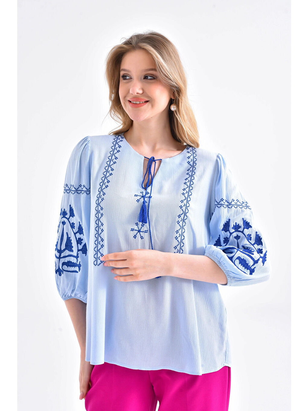 Mavi Kadın Nakış İşlemeli Bağcıklı Uzun Kol Dokuma Bluz-3