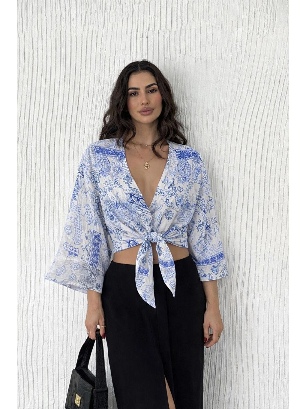 Kadın Beyaz Dantel Bağlamalı Bluz 19042-1