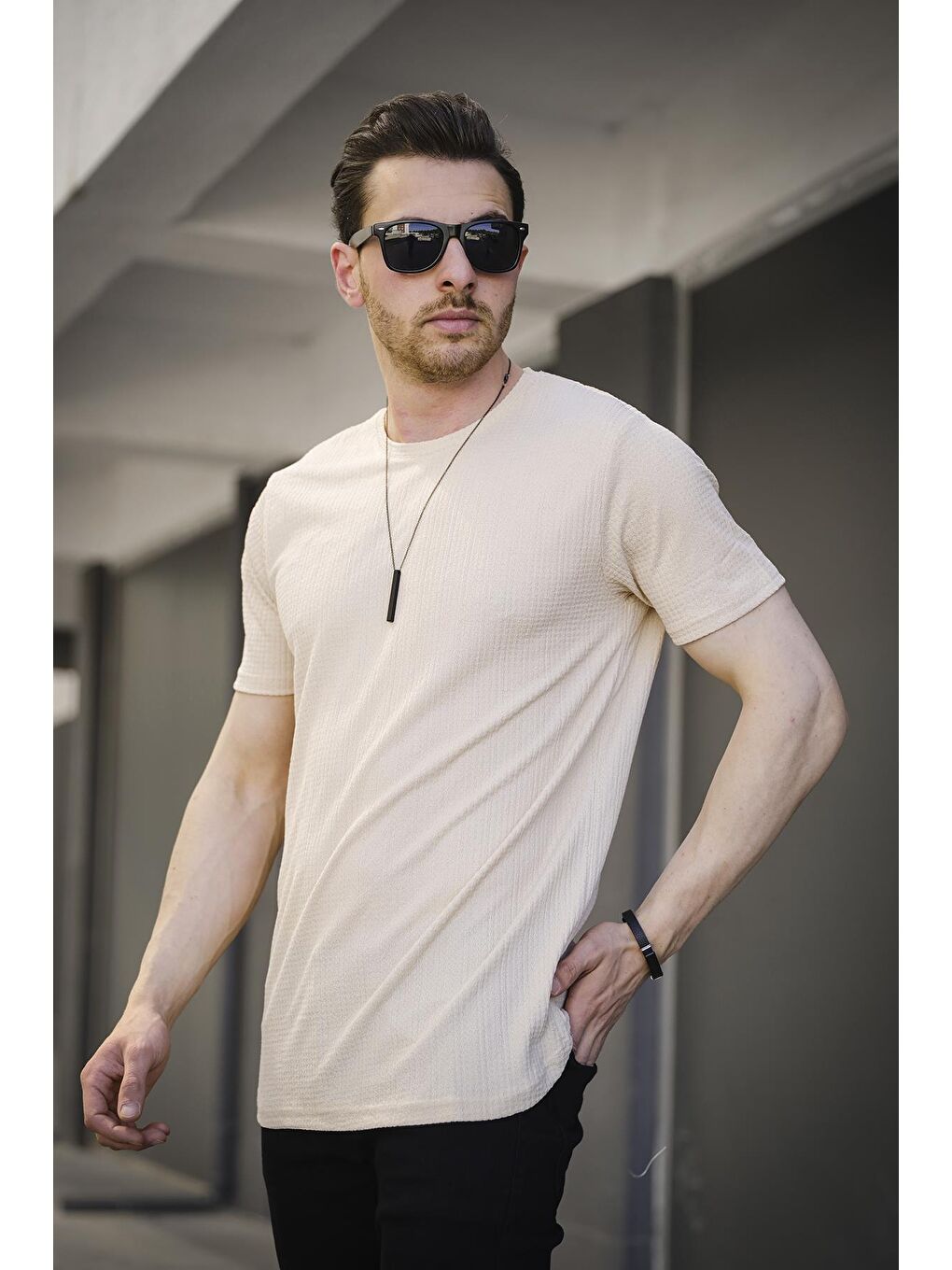 Ekru Manfries Waffle Desen Eteği Oval Erkek Tişört