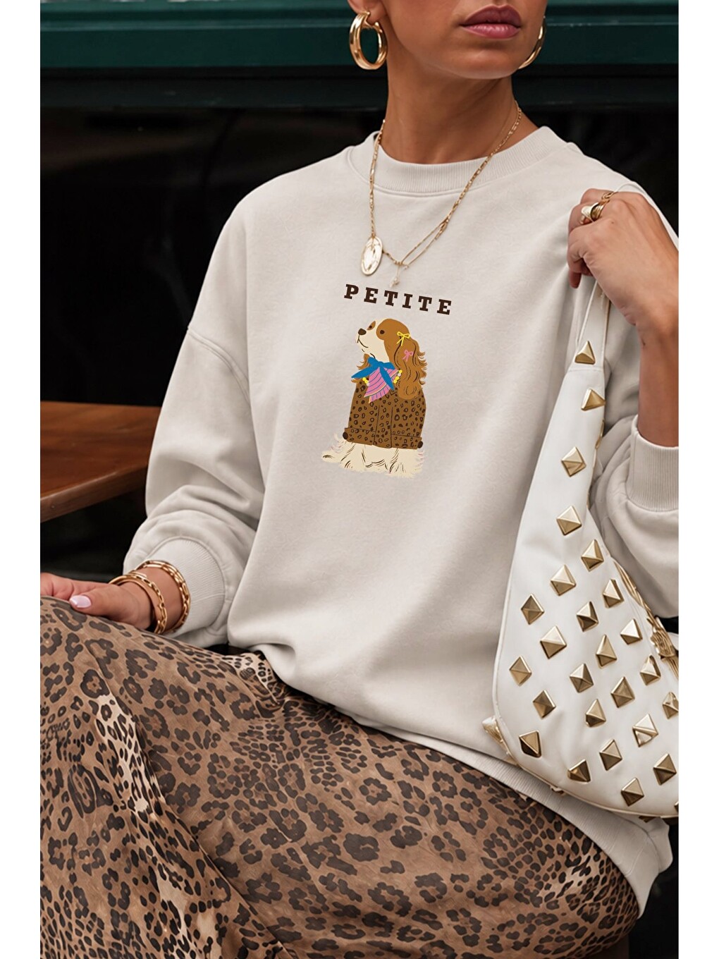 Bej Kadın Premium Kumaş 3 İplik Şardonlu Köpek Baskılı Sweatshirt