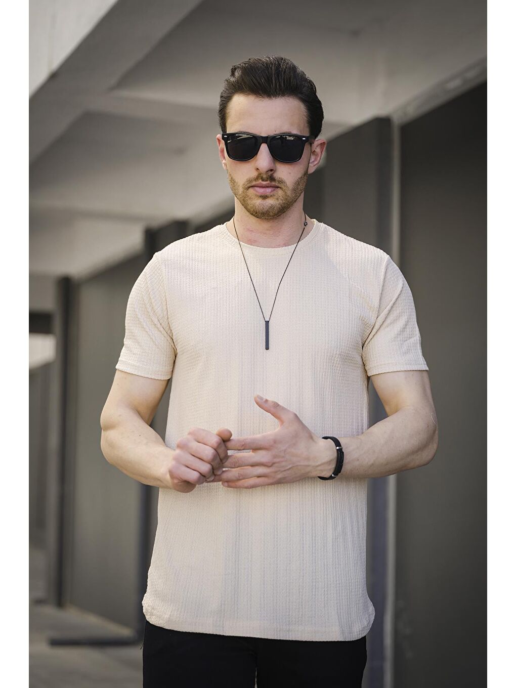 Ekru Manfries Waffle Desen Eteği Oval Erkek Tişört-1