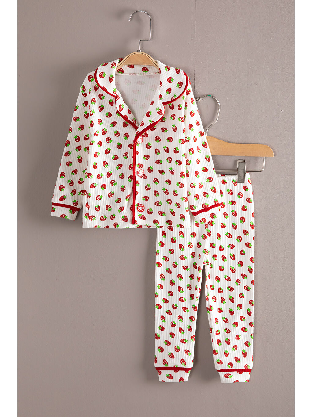 Beyaz Çilek Desenli Düğmeli Kız Bebek Pijama Takımı 19865