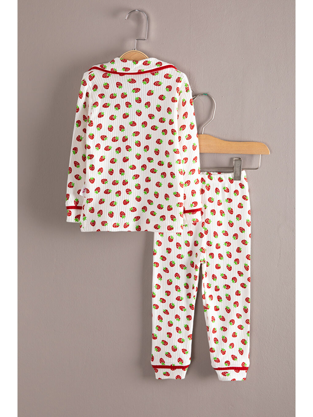 Beyaz Çilek Desenli Düğmeli Kız Bebek Pijama Takımı 19865-2
