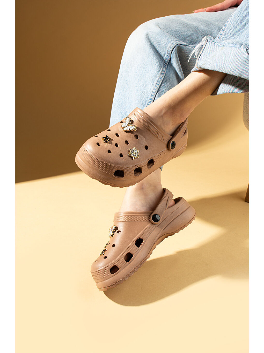 Kahverengi Toka Detaylı Rahat Yüksek Taban Kadın Eva Sandalet DNZ230-25-1