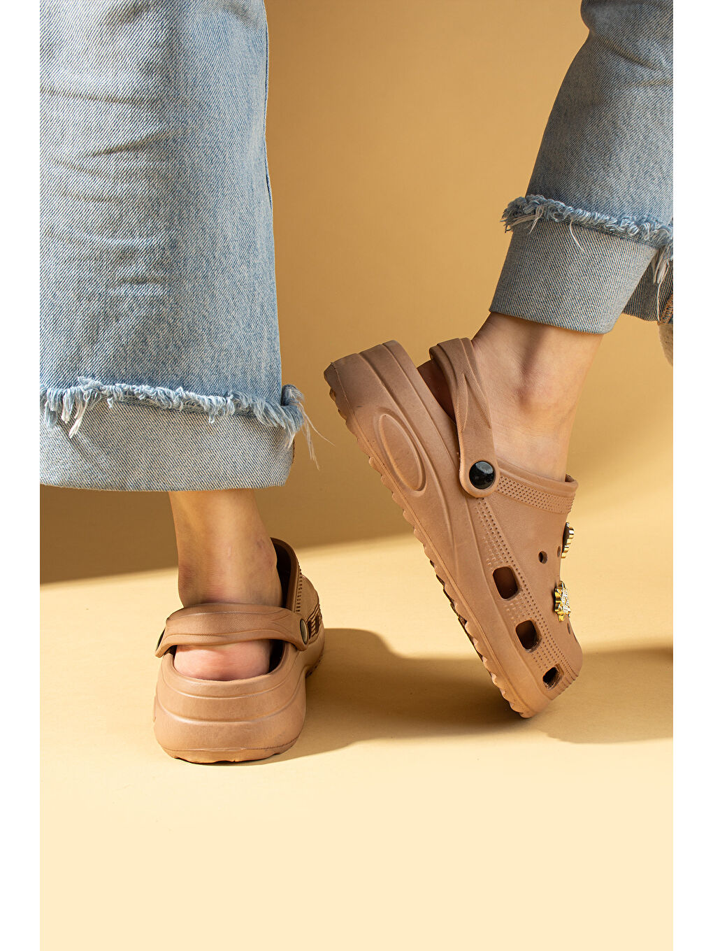 Kahverengi Toka Detaylı Rahat Yüksek Taban Kadın Eva Sandalet DNZ230-25-2