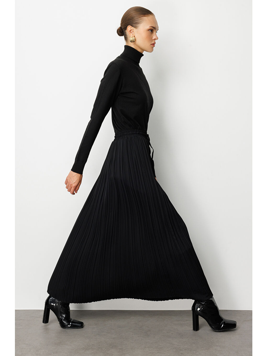 Beli İpli İnce Piliseli Siyah Maksi Etek-2