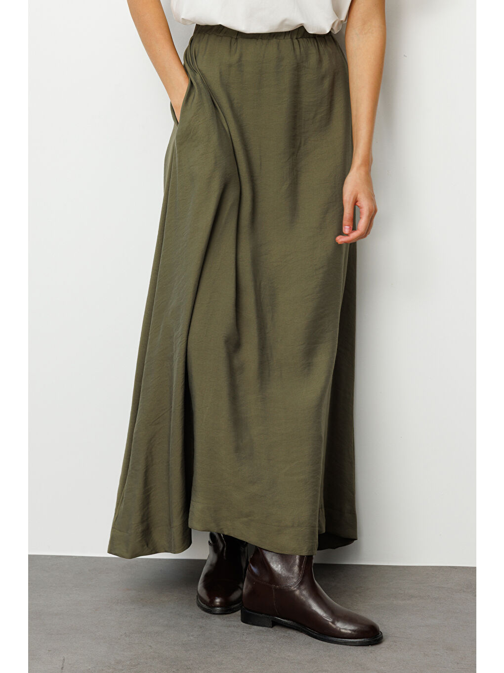 Modal Karışımlı Haki Beli Lastikli Maksi Etek-3