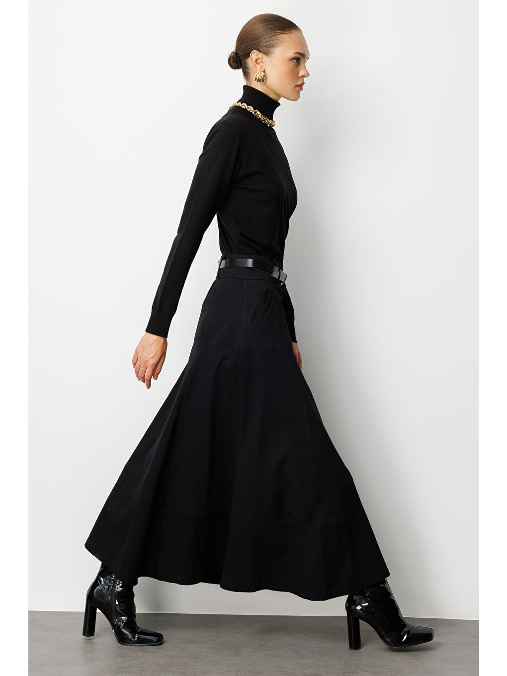 Siyah A Kesim Kemerli Kalın Volanlı Maksi Etek-1