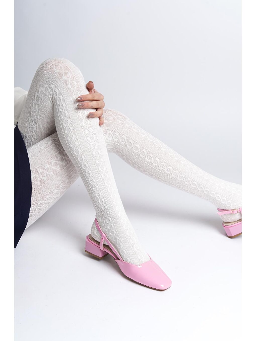 Pembe Arkası Açık Küt Burunlu Kalın Topuklu  Rugan Kadın Ayakkabı-4