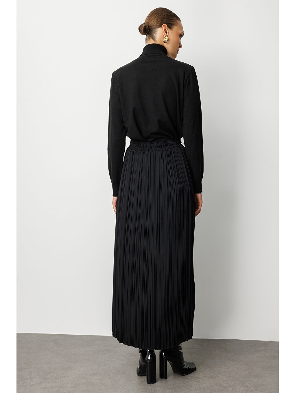 Beli İpli İnce Piliseli Siyah Maksi Etek-5