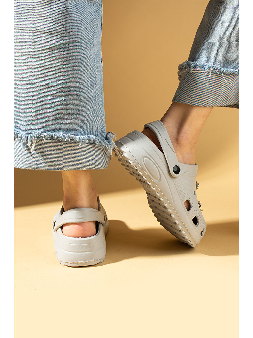 Gri Toka Detaylı Rahat Yüksek Taban Kadın Eva Sandalet DNZ230-25-2