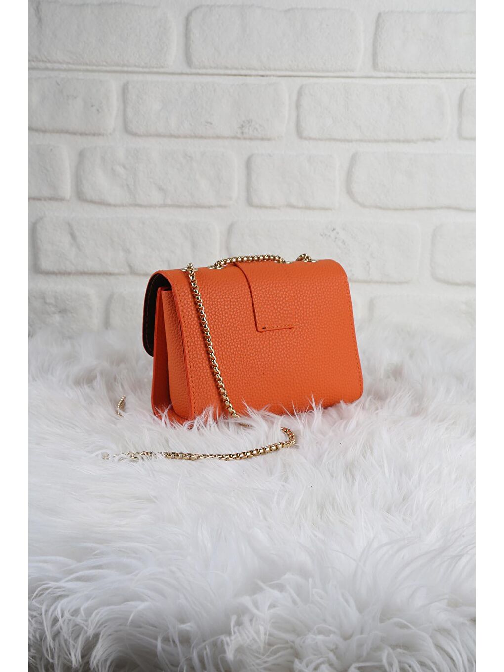 Turuncu Gold Detaylı Kapaklı Omuz Çantası-1