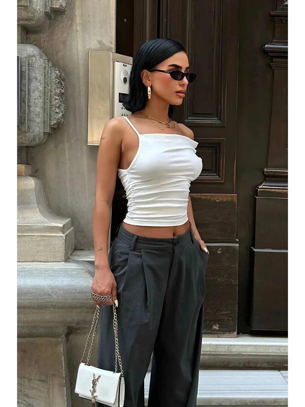 Beyaz Asimetrik Kesim Siyah Esnek Crop Bluz-4