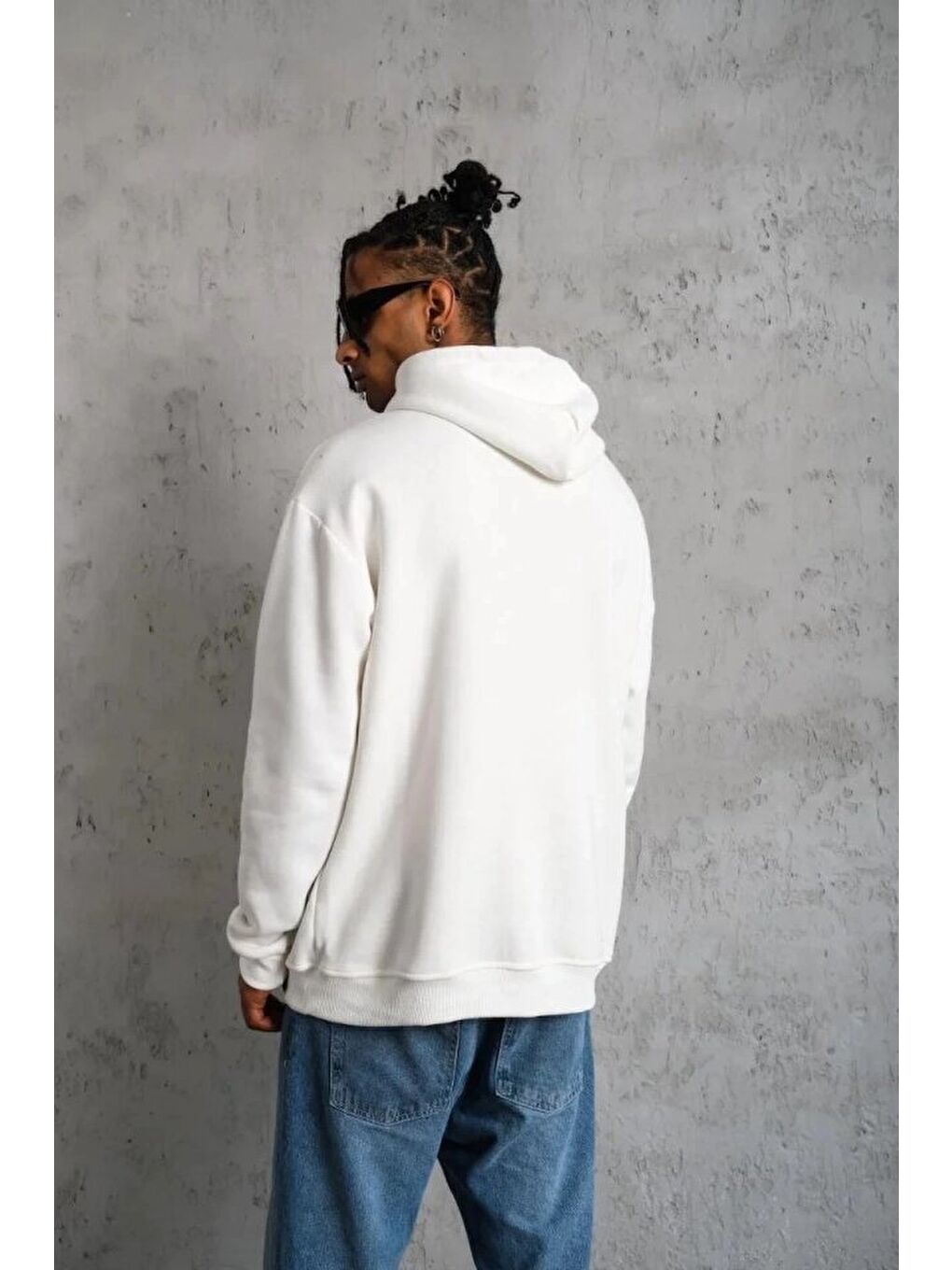 Erkek Oversize Kapüşonlu Sweatshirt – Beyaz Renk Üç İplik İçi Pamuklu Kanguru Cepli Baskılı Hoodie R-1