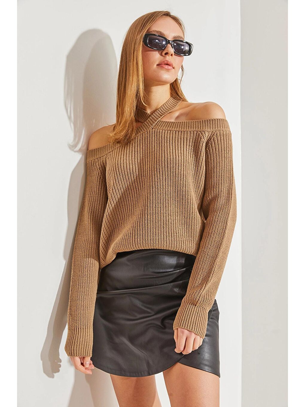 Bej Kadın Çapraz Askılı Triko Kazak-4