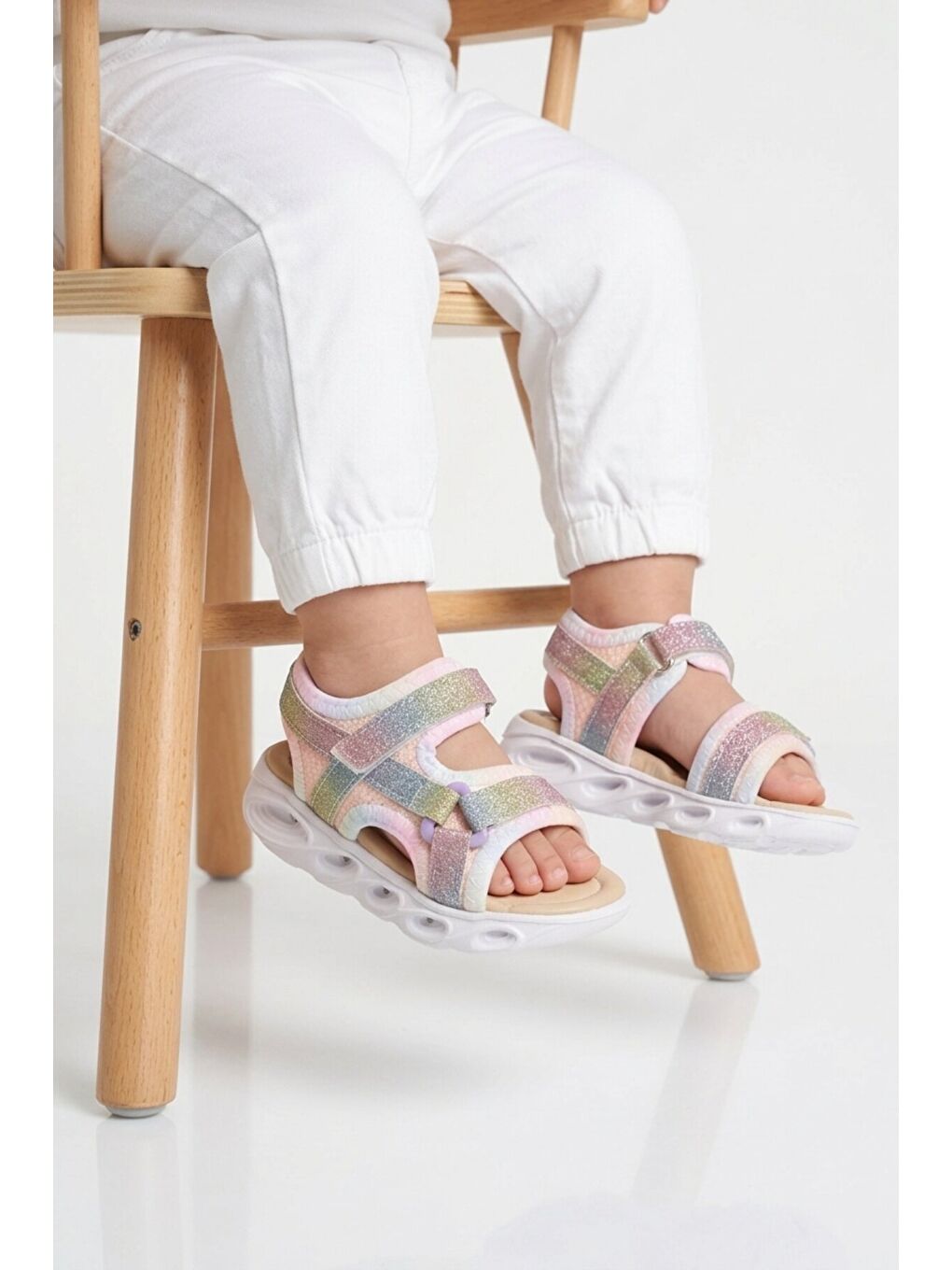 Beyaz Renkli Cırtlı Işıklı Bebek Sandalet Pamela B-1