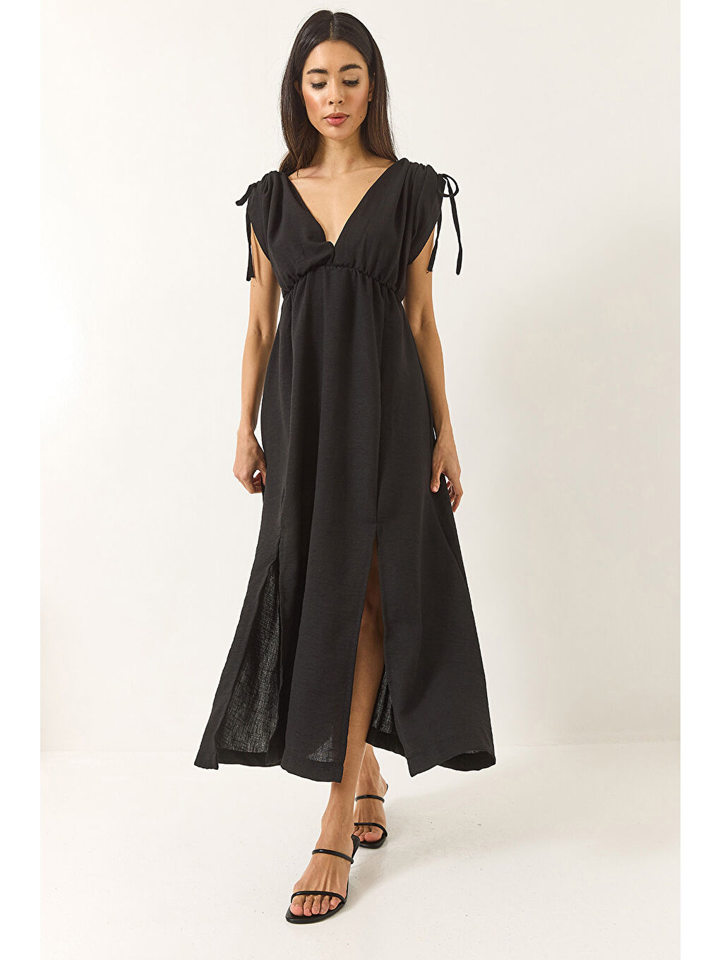 Siyah Kadın V Yaka Beli Lastikli Yırtmaçlı Bağlama Detaylı Keten Dokulu Elbise-2