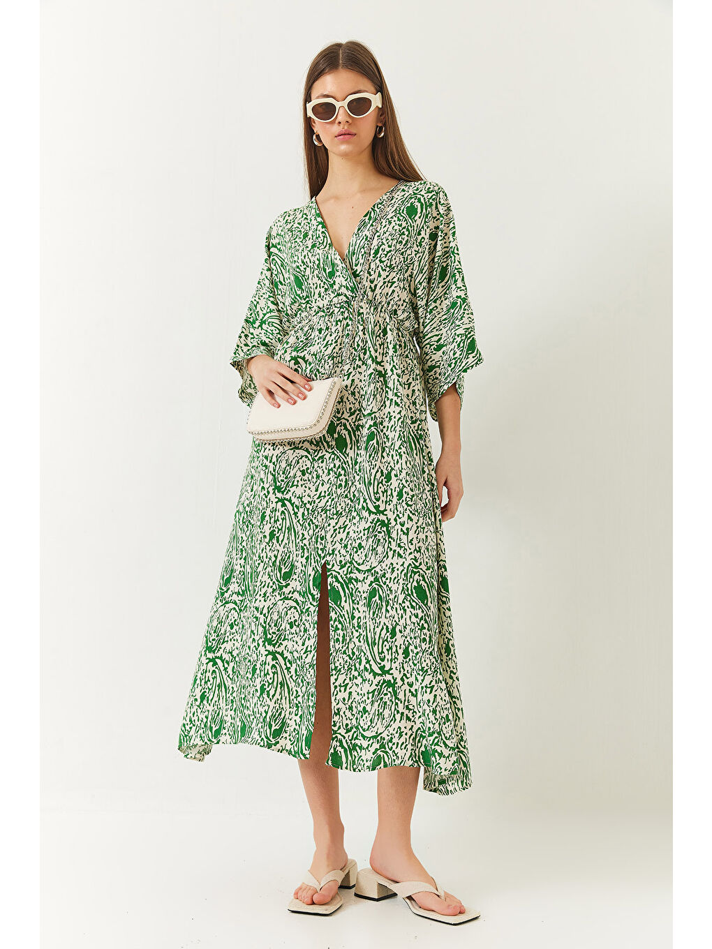 Mor Kadın Kruvaze V Yaka Önden Yırtmaç Detaylı Desenli Elbise-2