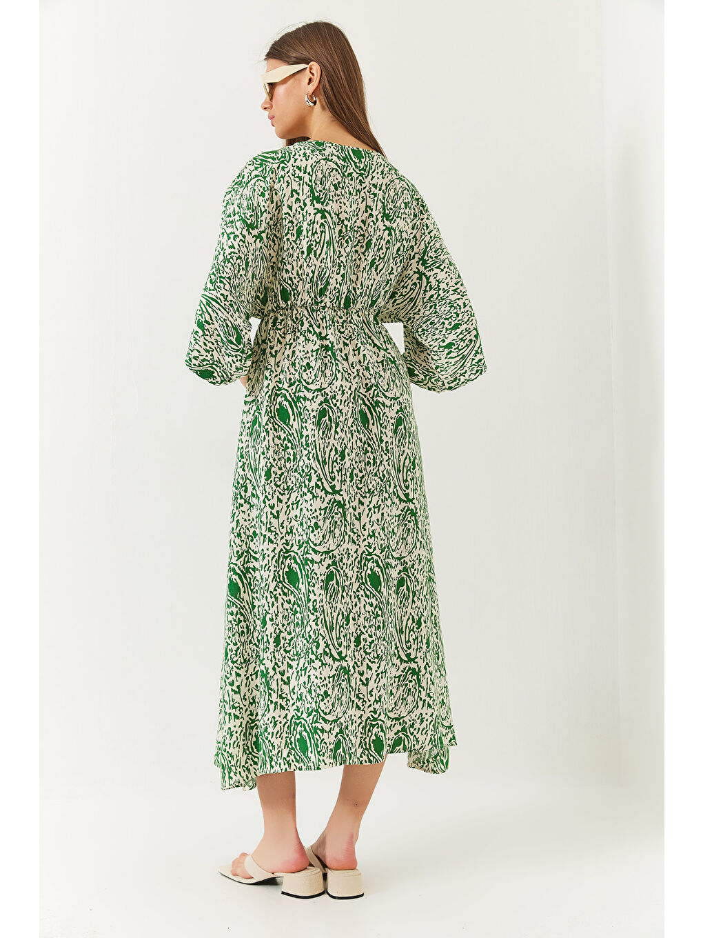 Mor Kadın Kruvaze V Yaka Önden Yırtmaç Detaylı Desenli Elbise-5