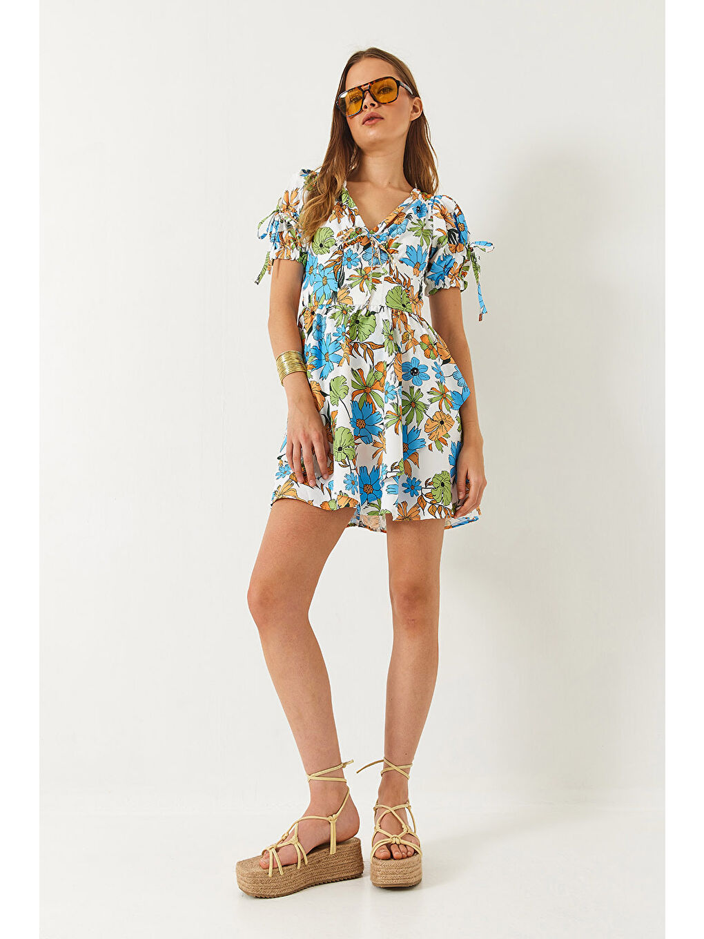 Mavi Kadın Emprime Vatkalı Çiçek Desenli Fiyonk Detaylı Mini Elbise-1