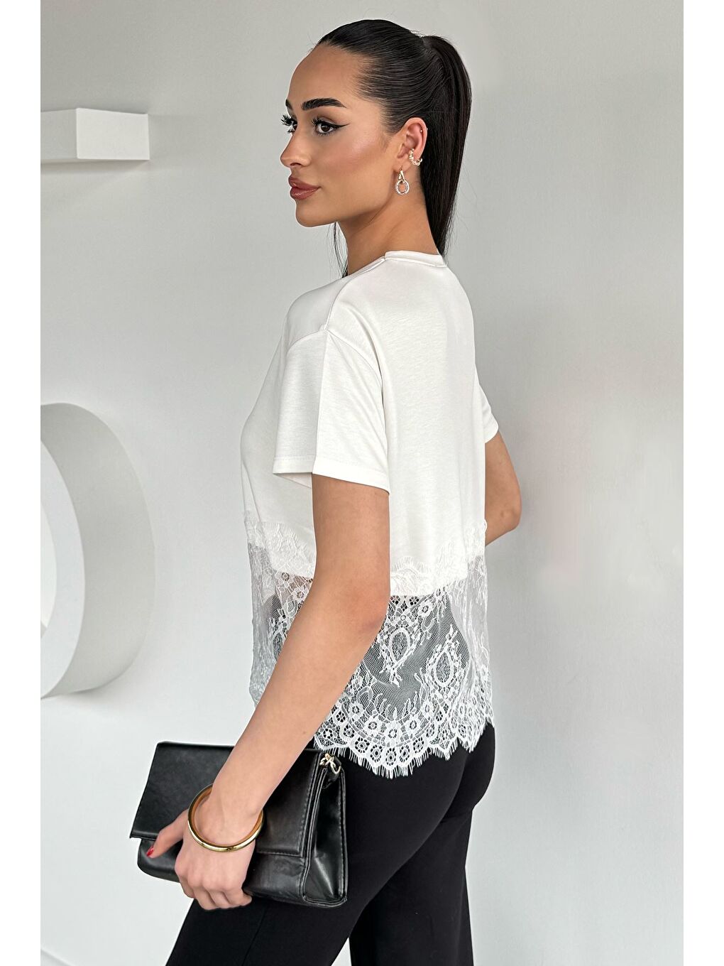 Ekru Kadın Dantelli Crop Top Tişört-3