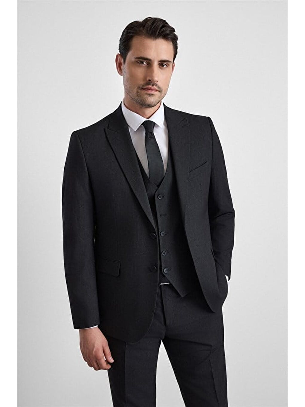 Siyah Regular Sivri Yaka 4 Drop Yelekli Takım Elbise-1