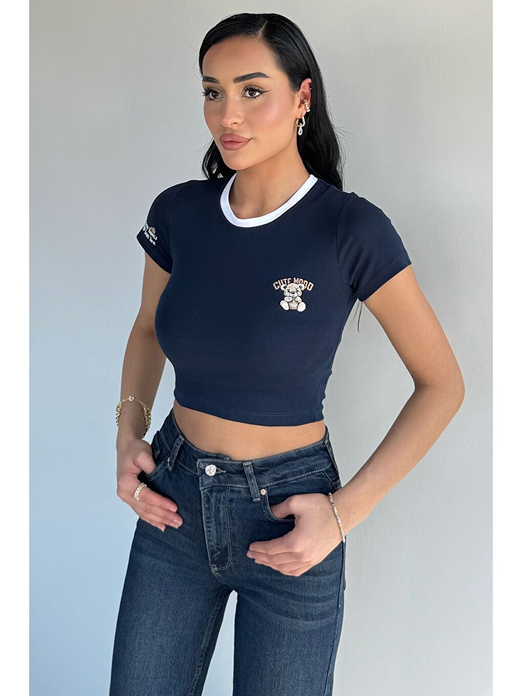 Lacivert Kadın Bisiklet Yaka Nakışlı Tişört