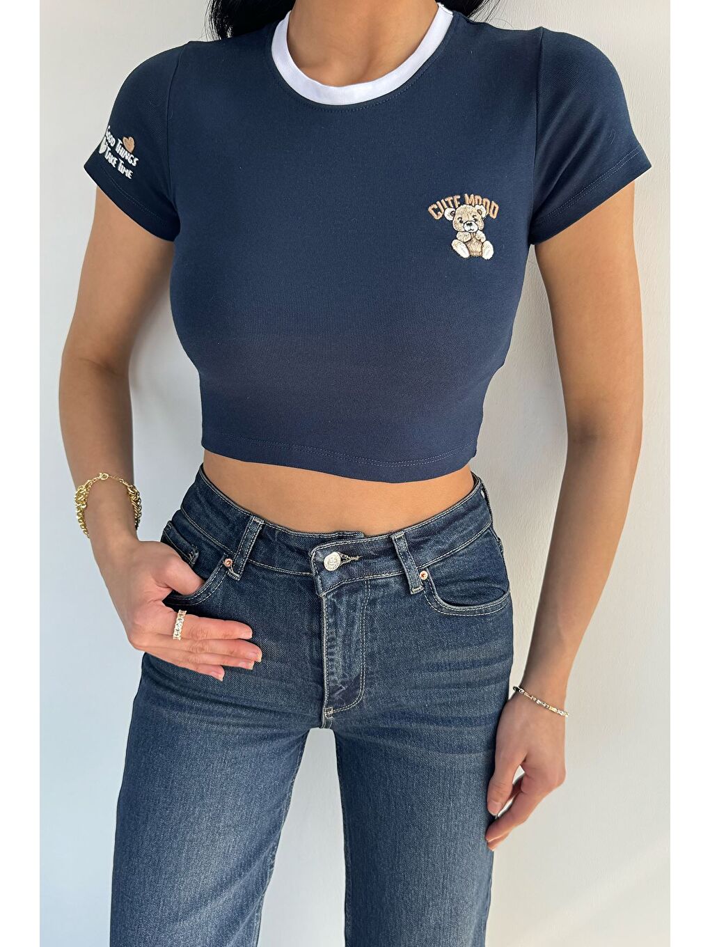 Lacivert Kadın Bisiklet Yaka Nakışlı Tişört-1