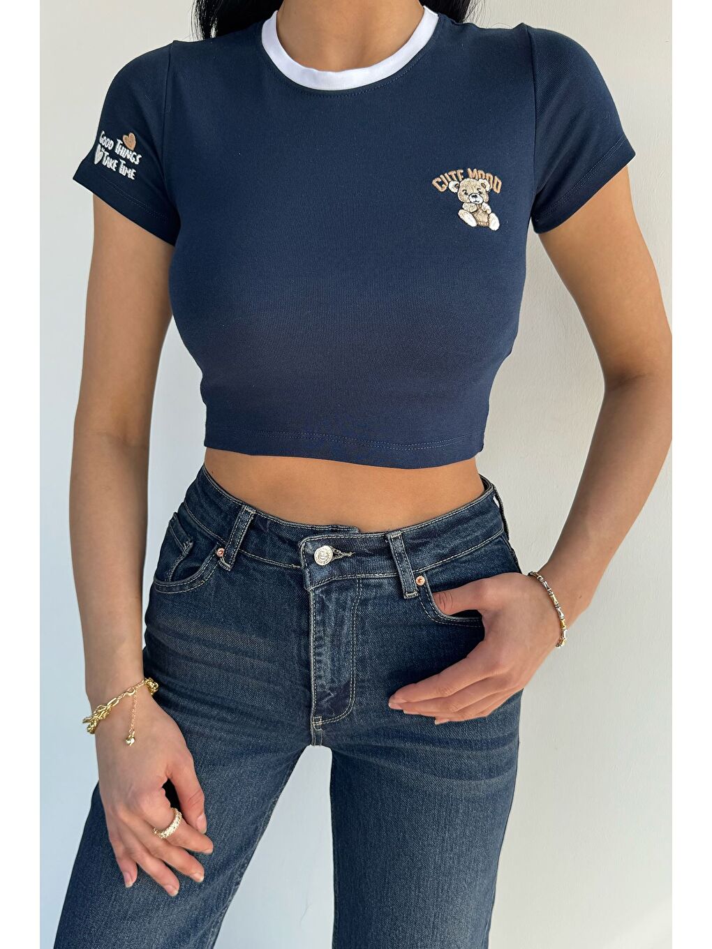 Lacivert Kadın Bisiklet Yaka Nakışlı Tişört-2