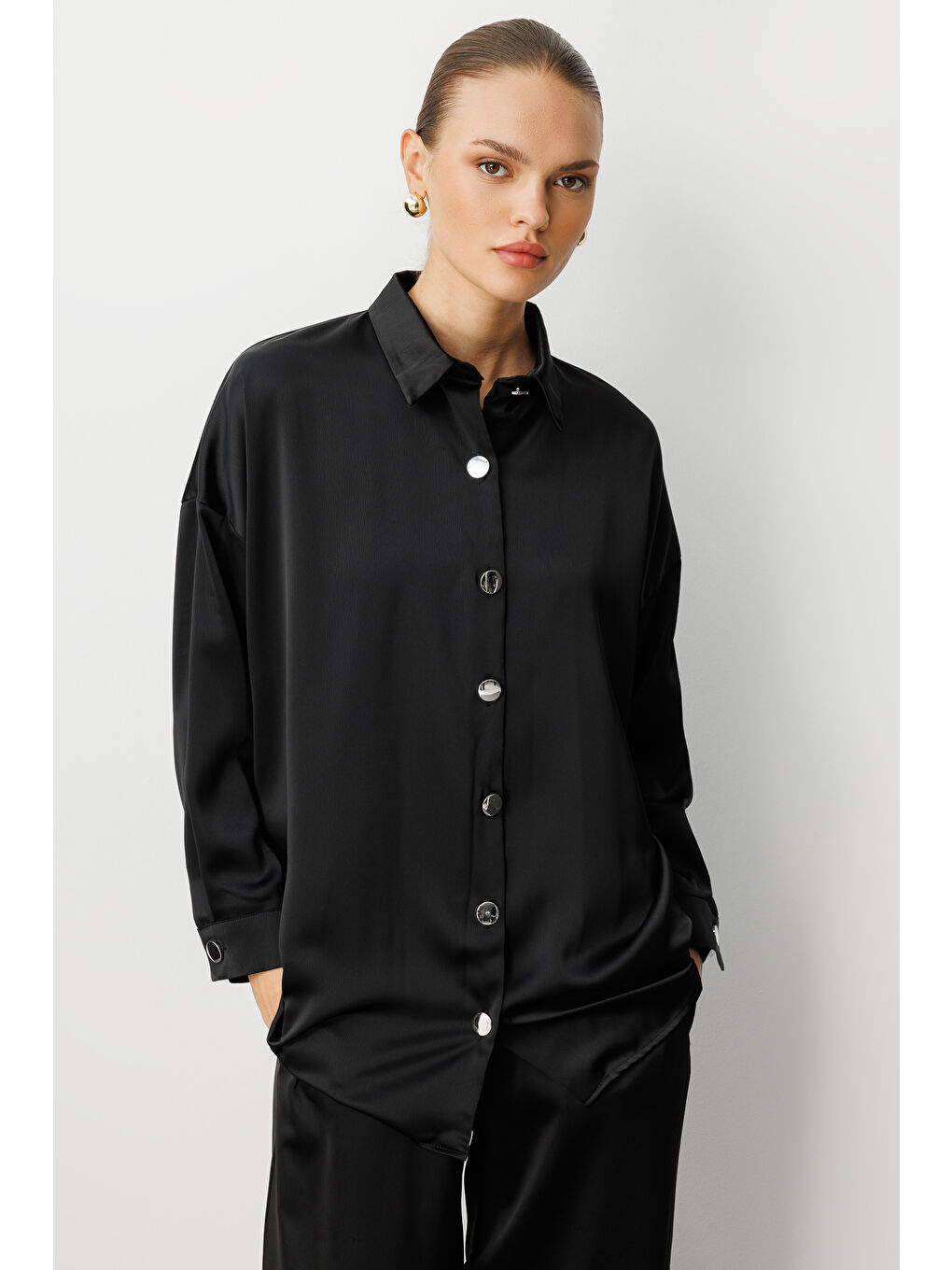 Metal Düğmeli Siyah Saten Tunik Gömlek