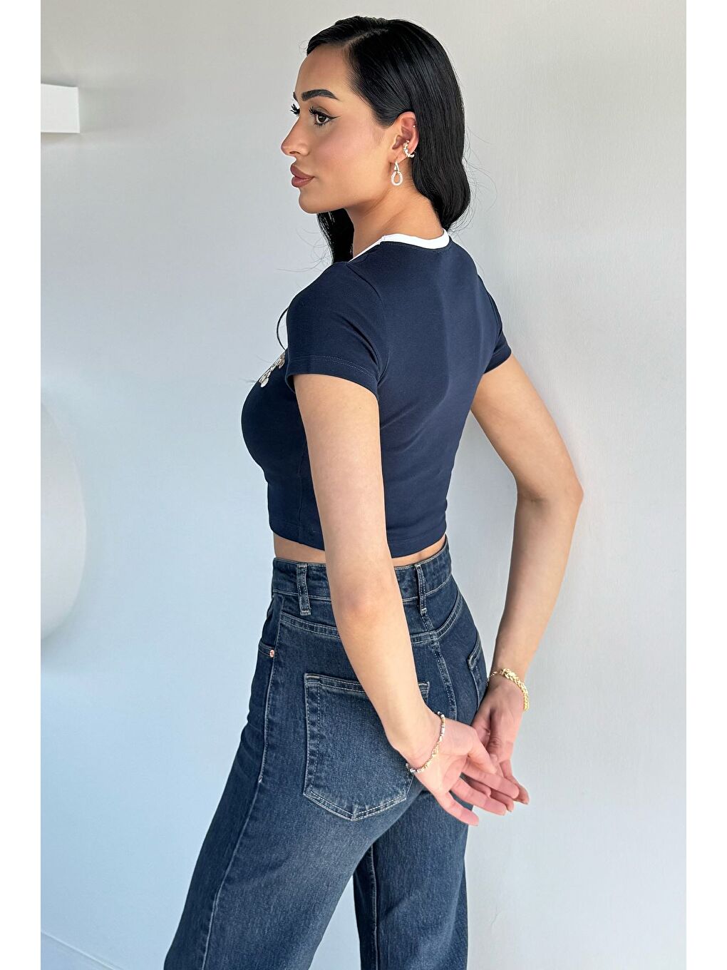 Lacivert Kadın Bisiklet Yaka Nakışlı Tişört-3