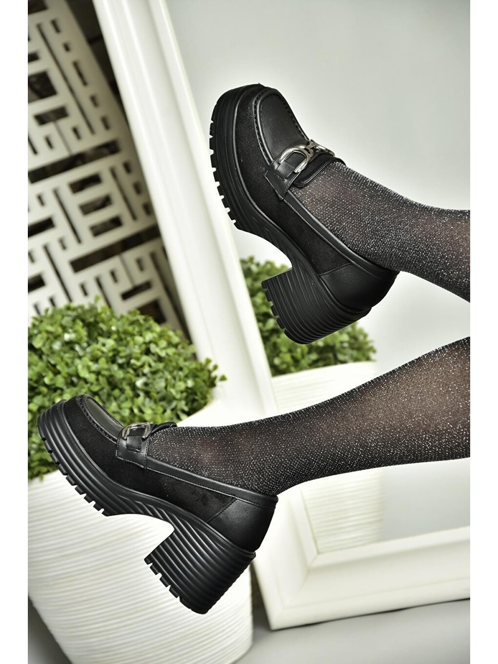 R9960500 Siyah Kadın Topuklu Loafer Ayakkabı