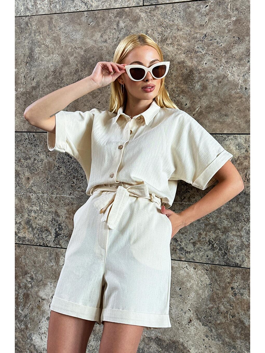 Bej Dört Cepli Düğmeli Keten Tulum