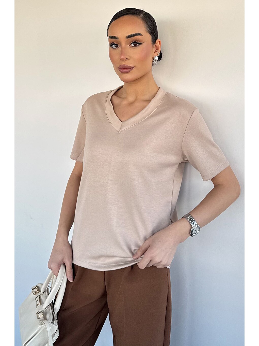 Bej Kadın V Yaka Basic Tişört