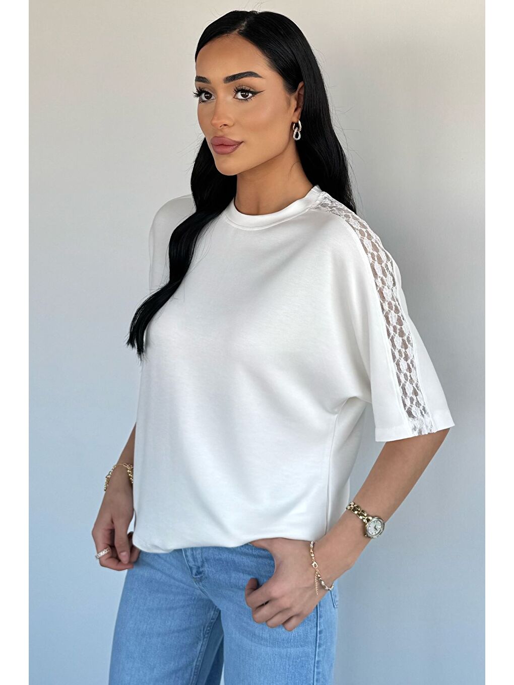 Ekru Omuz Dantelli Kadın Tişört