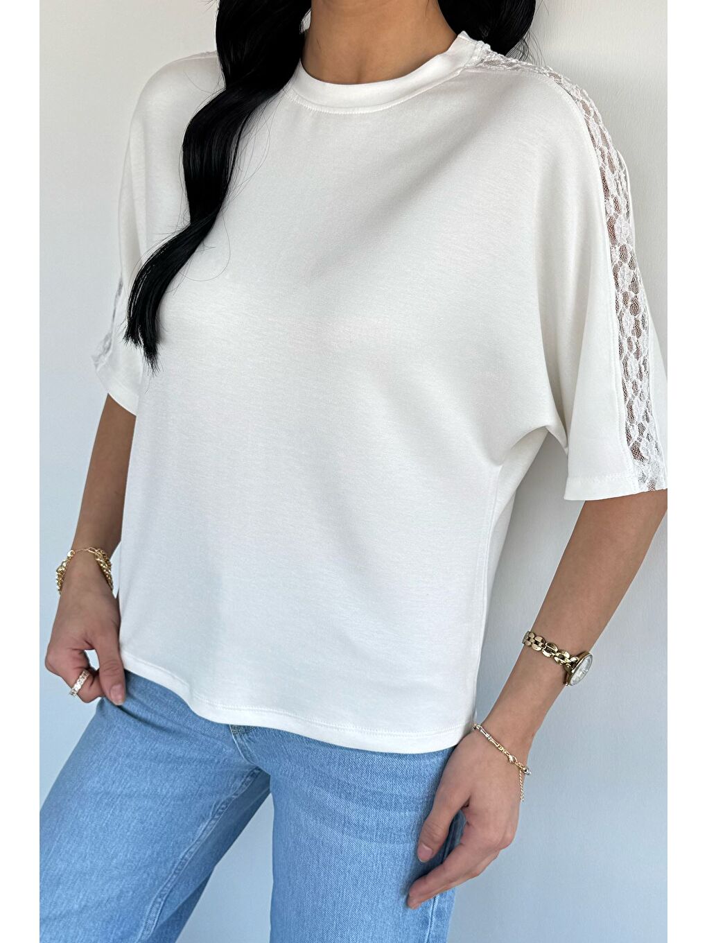 Ekru Omuz Dantelli Kadın Tişört-1