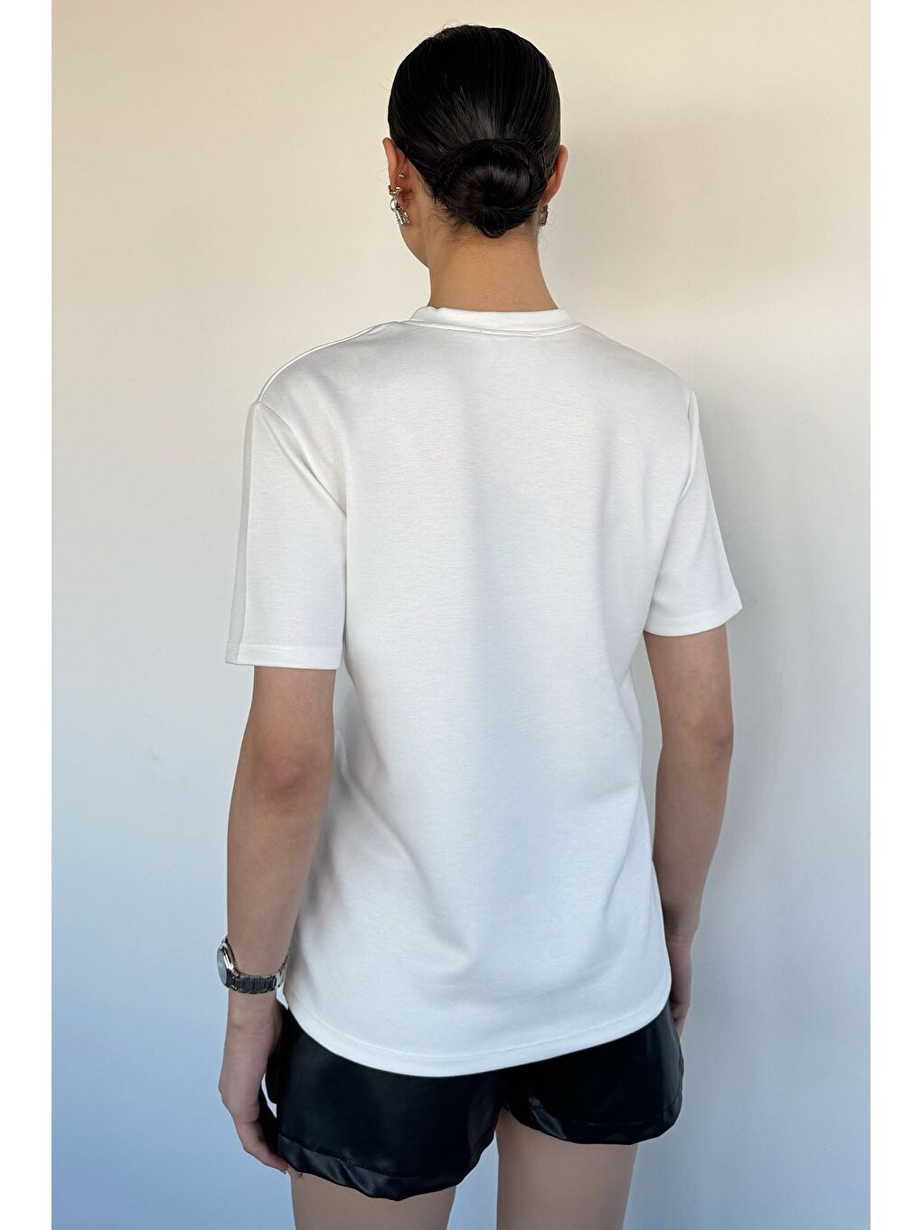 Beyaz Kadın Bisiklet Yaka Elastanlı Tişört-3