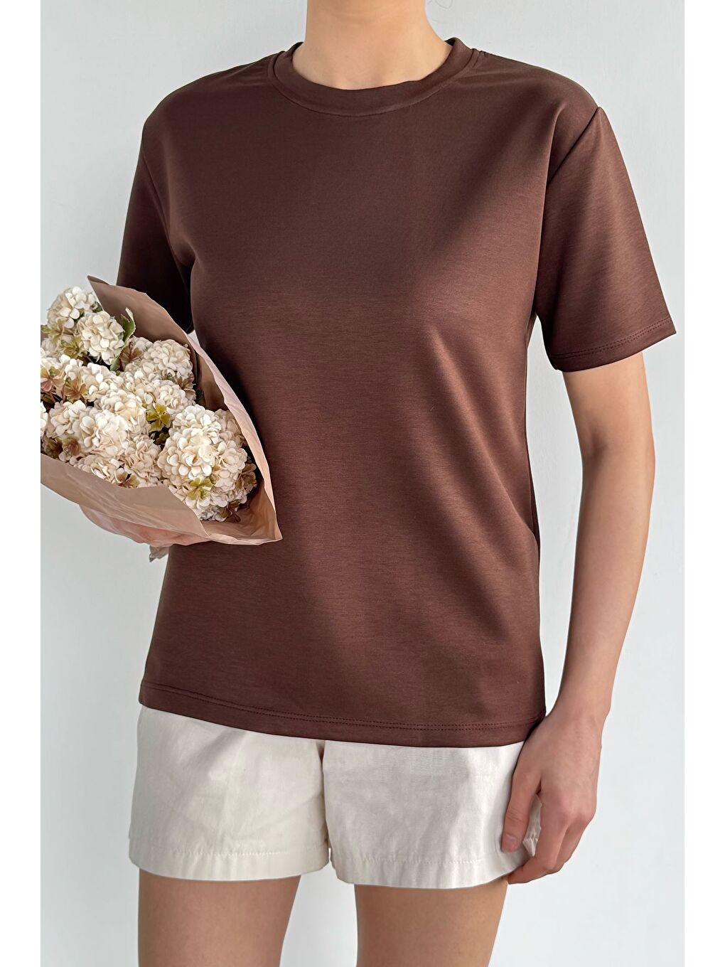 Kahverengi Kadın Bisiklet Yaka Elastanlı Tişört-1