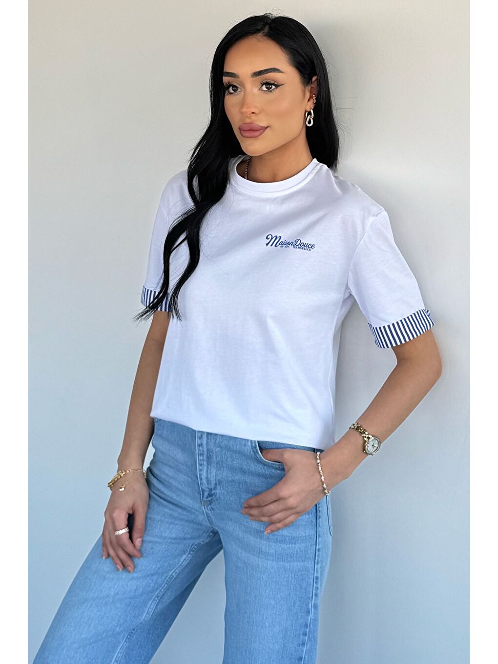 Beyaz Kadın Bisiklet Yaka Kol Ucu Garnili Tişört-1