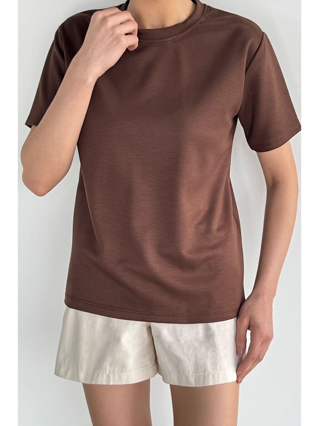 Kahverengi Kadın Bisiklet Yaka Elastanlı Tişört-2