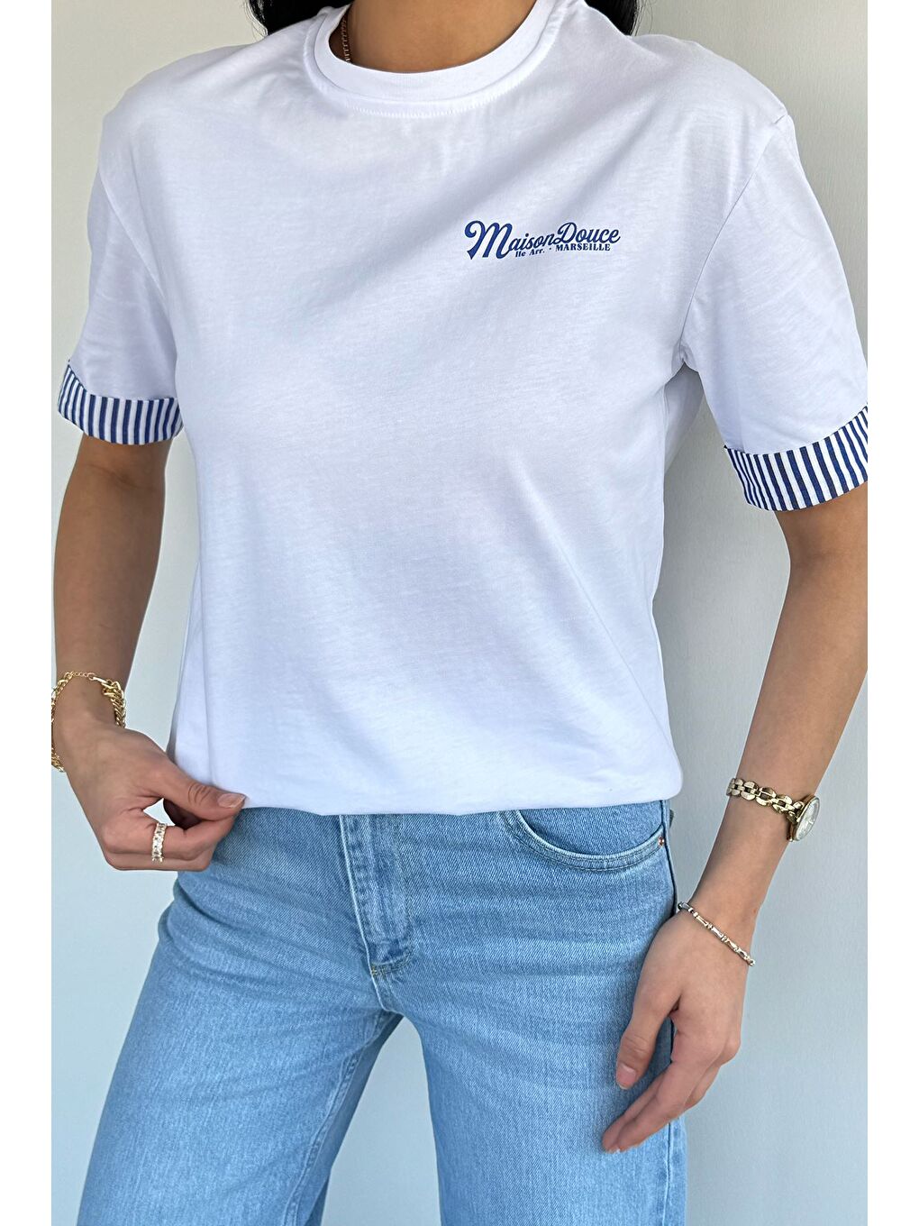 Beyaz Kadın Bisiklet Yaka Kol Ucu Garnili Tişört-2