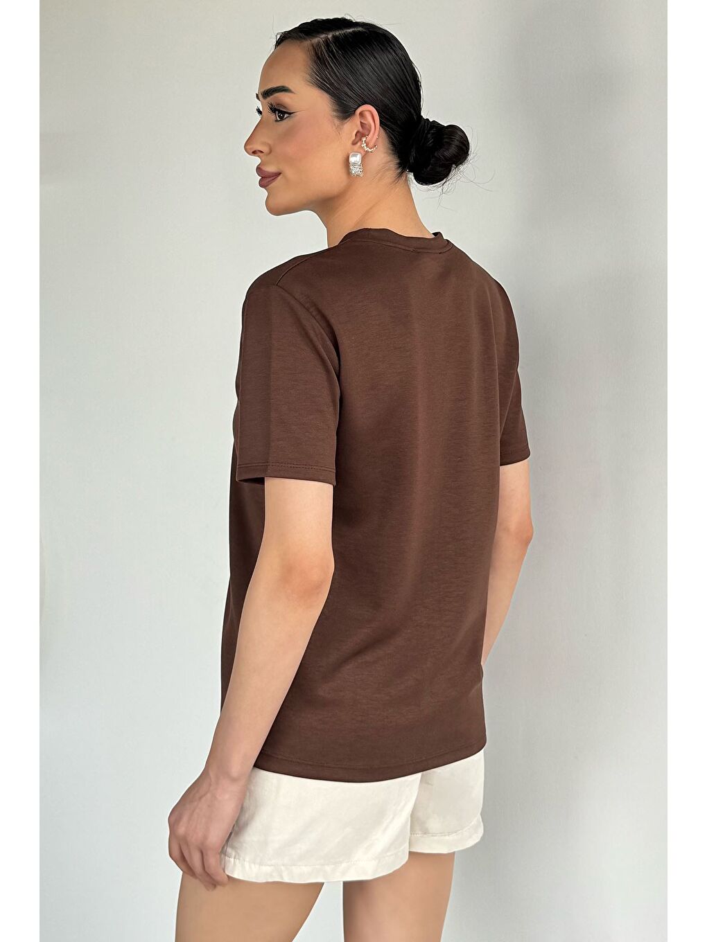 Kahverengi Kadın Bisiklet Yaka Elastanlı Tişört-3