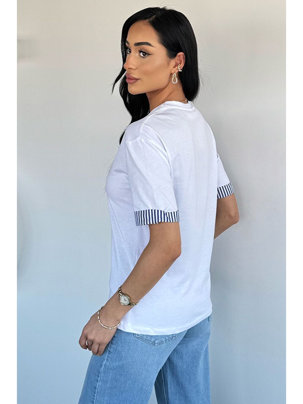 Beyaz Kadın Bisiklet Yaka Kol Ucu Garnili Tişört-3