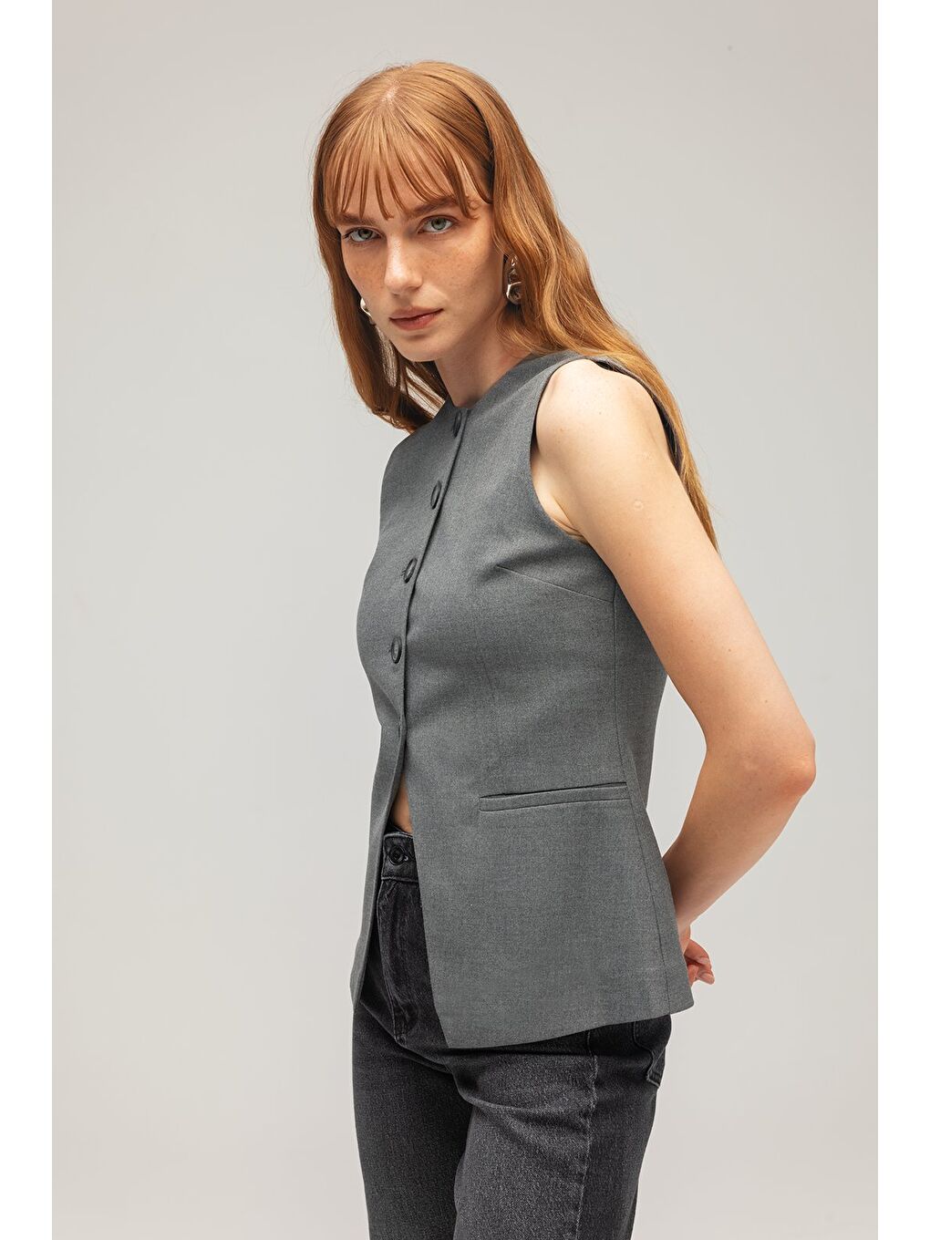 Gri Kadın Modern Fit Düz Kesim Düğmeli Dokuma Yelek-1