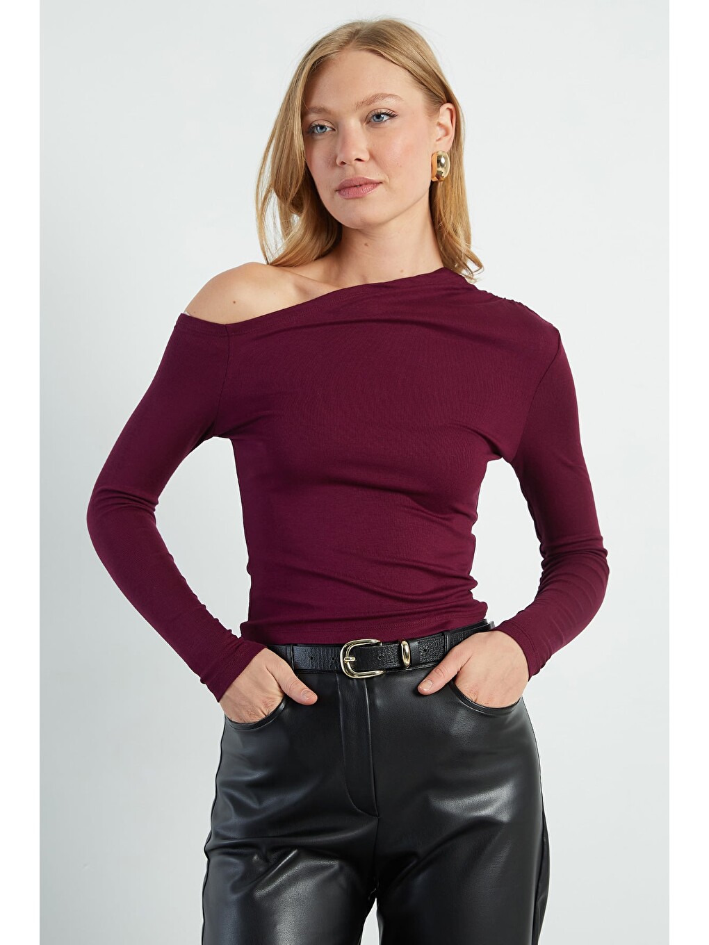 Mürdüm Asimetrik Yaka Omzu Açık Slim Fit Bluz-1